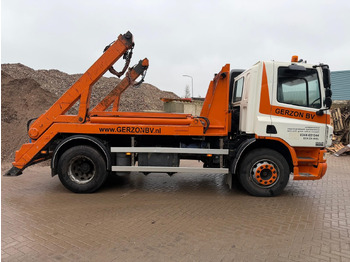 Skip loader truck for transportation of containers DAF CF 75.310: picture 2