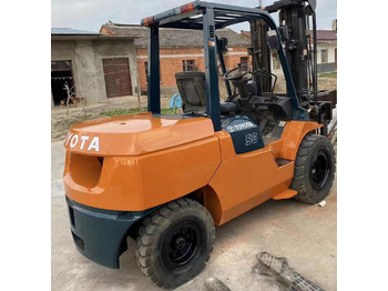 Diesel forklift TOYOTA