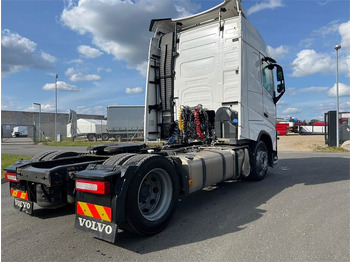 Tractor unit Volvo FH460 4x2 x-low mega: picture 3