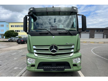 Cab chassis truck Mercedes-Benz Actros 2543 6x2: picture 2