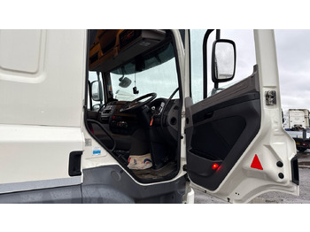 Curtainsider truck DAF CF 260: picture 5