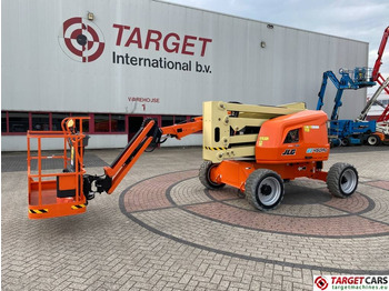 Articulated boom JLG