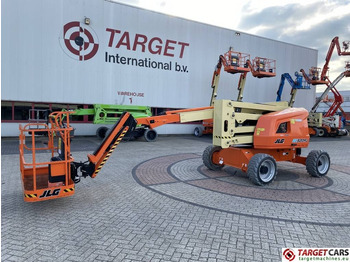 Articulated boom JLG
