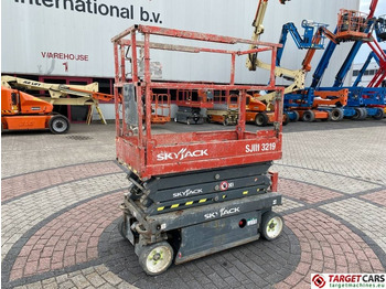 Scissor lift SKYJACK