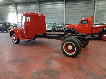 Cab chassis truck International D 30 4 TONNER: picture 3