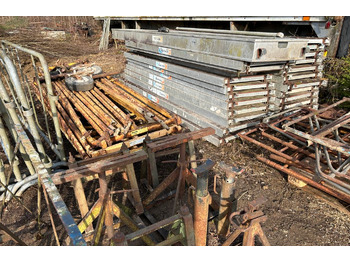 Construction equipment Enrubanneuse, escaliers metals, bois, chevre hydraulique, echafaudage ,mats: picture 4