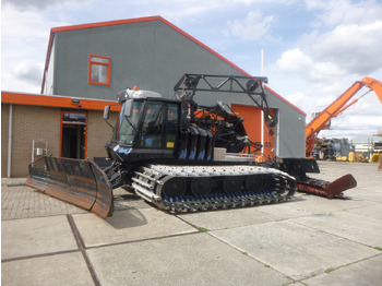 Snow removal vehicle