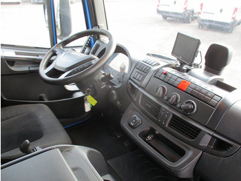 Interior photo 1: Box truck Iveco 120E25 mit LBW Iveco 120E25 mit LBW Interior photo 1: Box truck Iveco 120E25 mit LBW Iveco 120E25 mit LBW