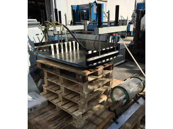 Paper cutting machine