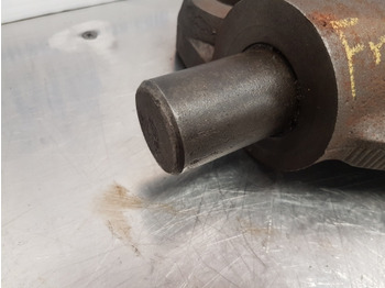 Front axle Case 1255xl, Apl3052 Front Axle Bearing Carrier 3229190r1, 1532872c2, 1532873c1: picture 4