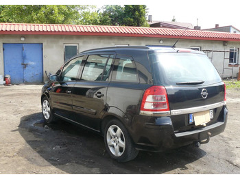 SUV Opel Zafira 1.9 CDTI Cosmo: picture 3