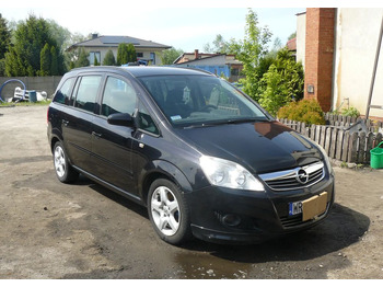 SUV Opel Zafira 1.9 CDTI Cosmo: picture 2