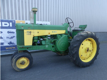 Farm tractor John-Deere 730: picture 3