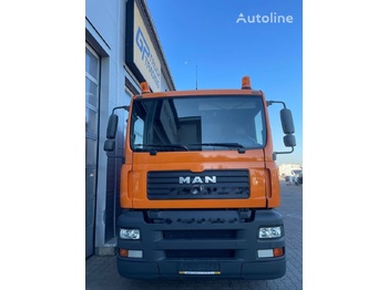 Garbage truck MAN TGA 26.320: picture 3