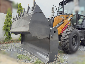 New Backhoe loader CASE 770NX MAGNUM: picture 4