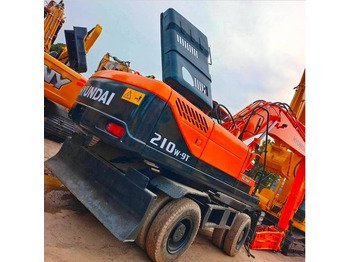 Wheel excavator HYUNDAI