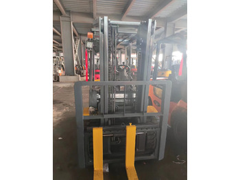 KOMATSU FD30 on lease KOMATSU FD30: picture 4