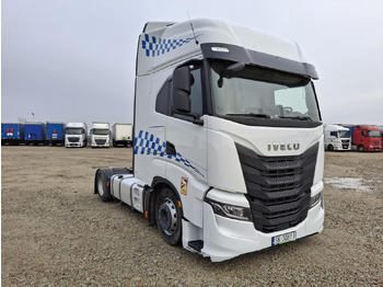 Tractor unit IVECO