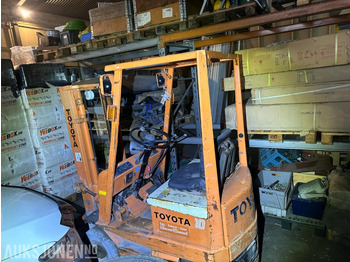Material handling equipment TOYOTA