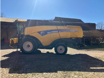 Combine harvester New Holland CX 8090 ALLRAD: picture 2