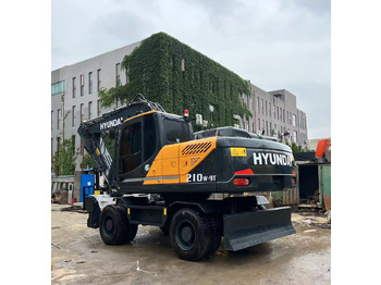 Wheel excavator HYUNDAI