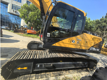Wheel excavator HYUNDAI