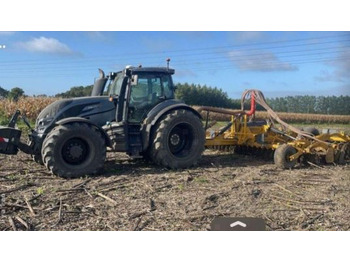 Farm tractor VALTRA T174