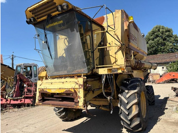 Combine harvester NEW HOLLAND