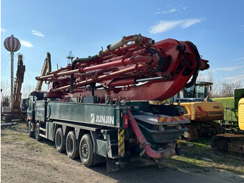 Concrete pump truck Volvo FM 480: picture 3