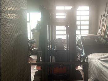 Diesel forklift Hyundai D25: picture 4