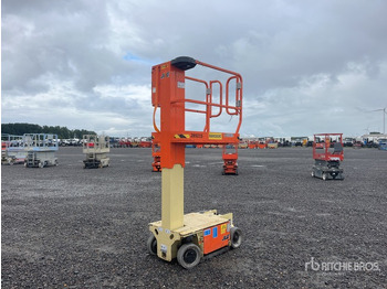 Vertical mast lift JLG