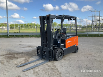 Electric forklift DOOSAN