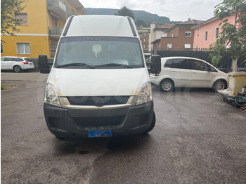 Minibus, Passenger van Iveco Daily: picture 2