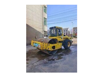 Road roller Bomag BW 220D-40: picture 3