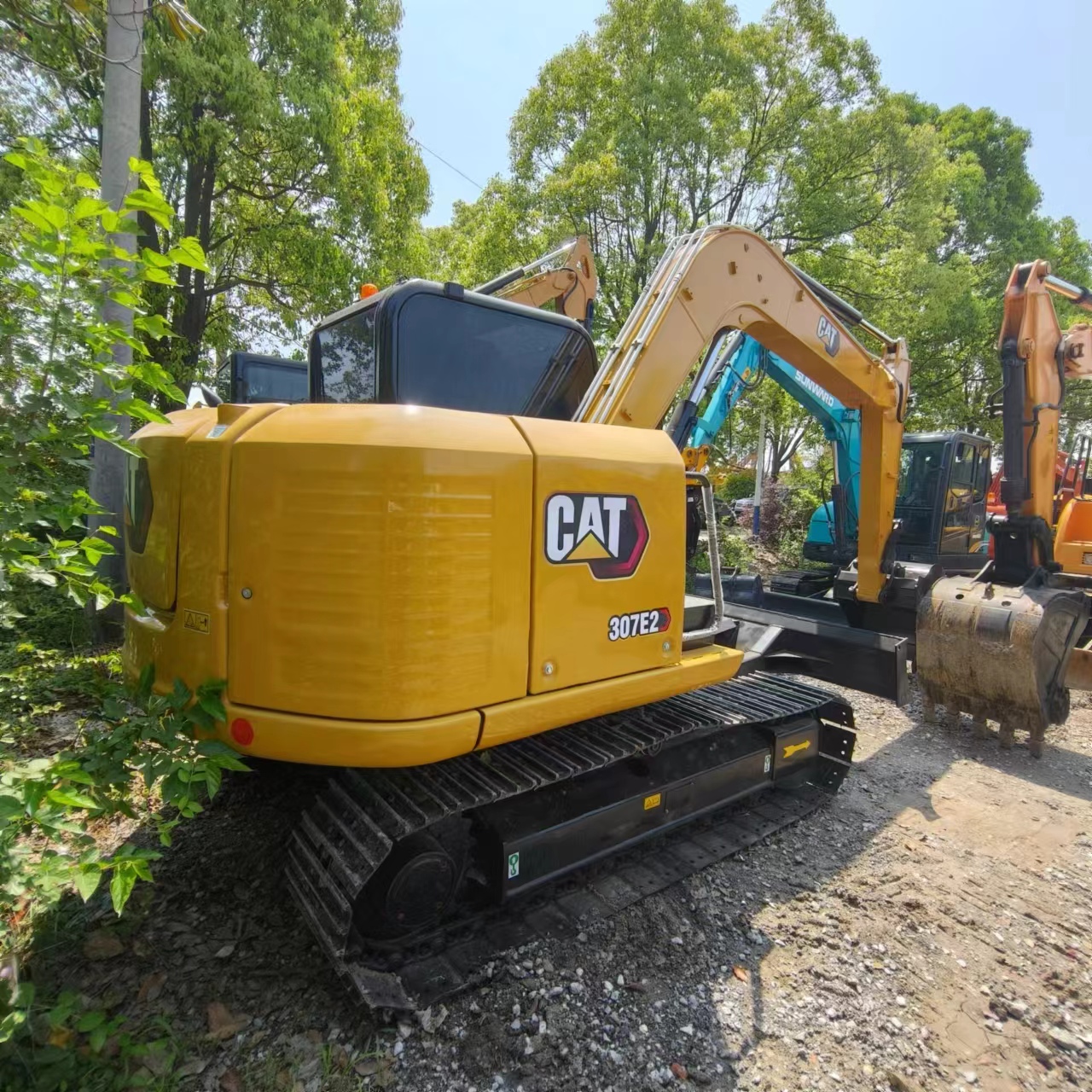 Mini excavator CATERPILLAR 307: picture 2