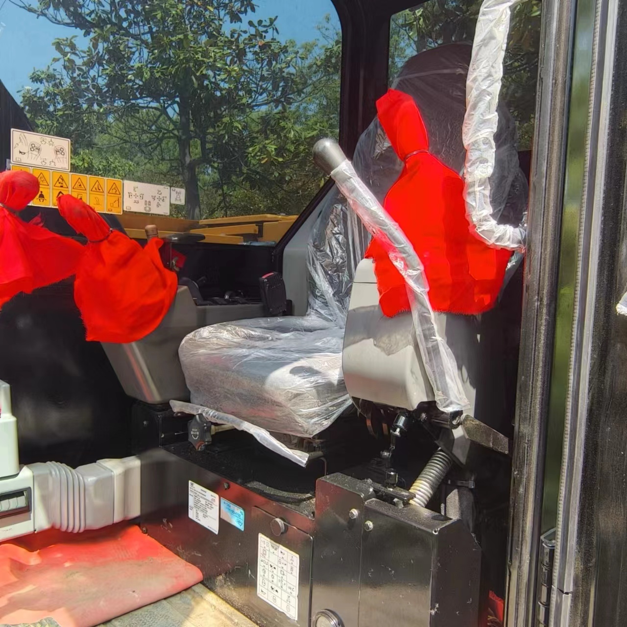 Mini excavator CATERPILLAR 307: picture 5