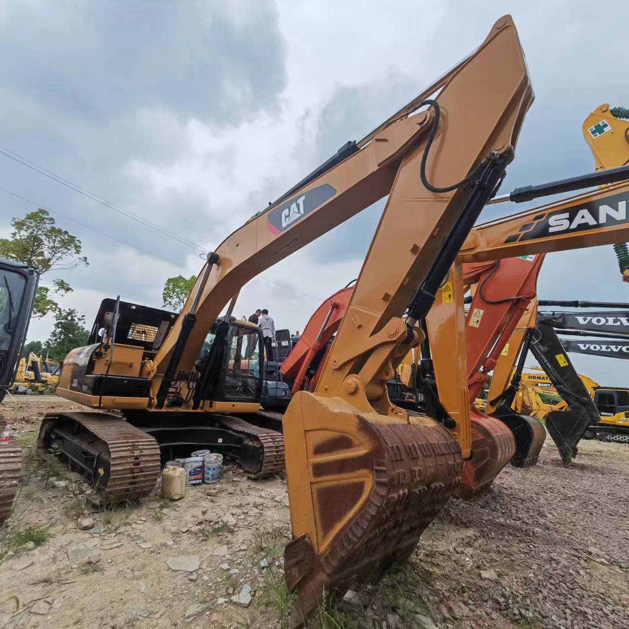 Crawler excavator CATERPILLAR 325D