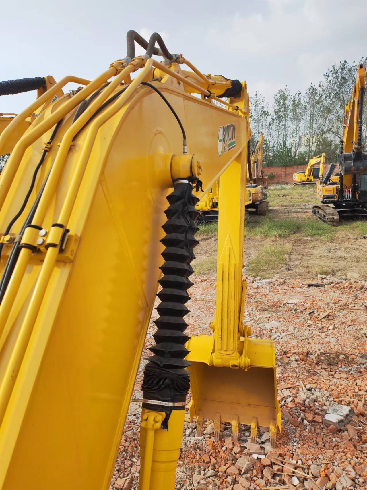 Crawler excavator KOMATSU PC200: picture 4