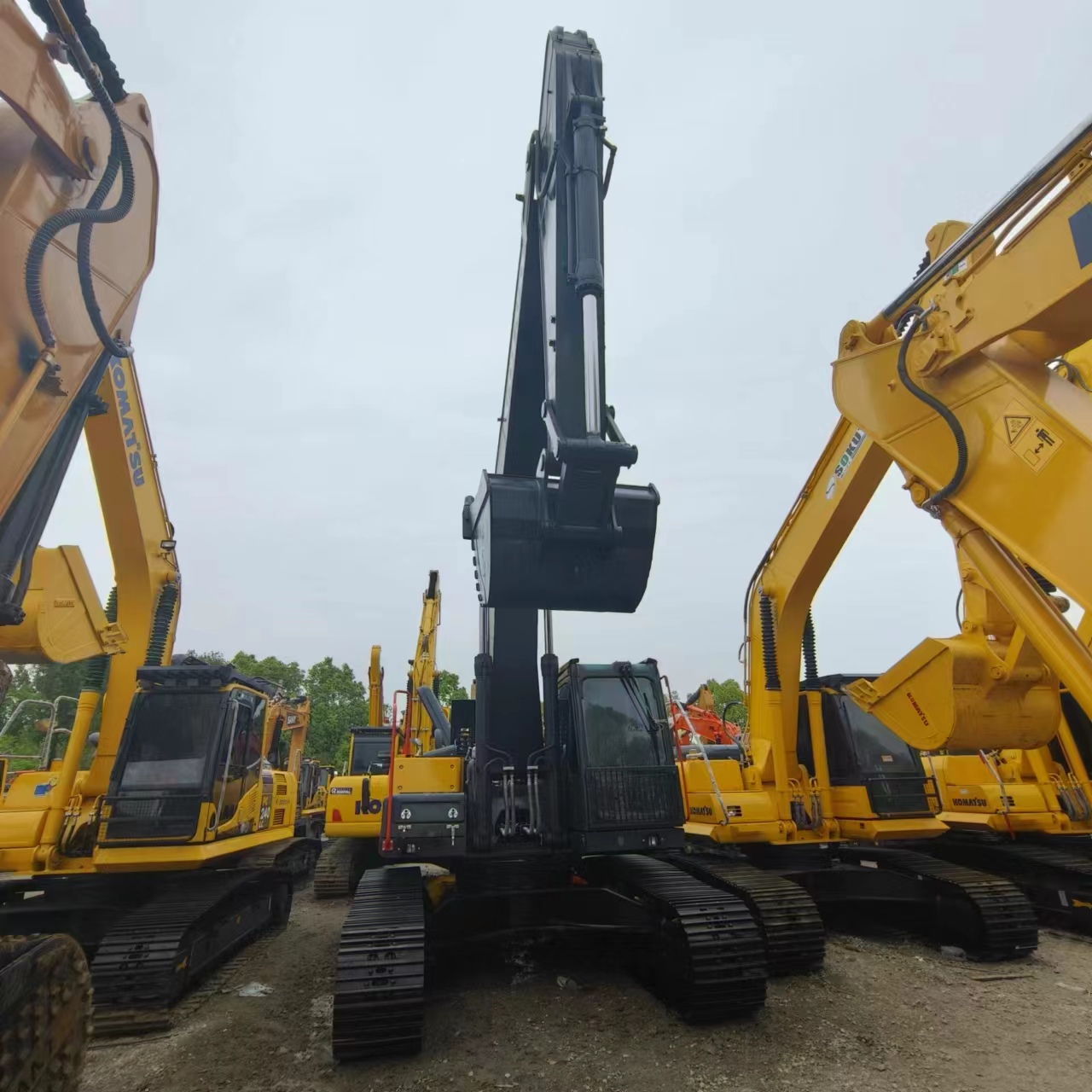 Crawler excavator VOLVO EC300: picture 3