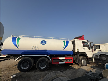 Tank truck SINOTRUK HOWO