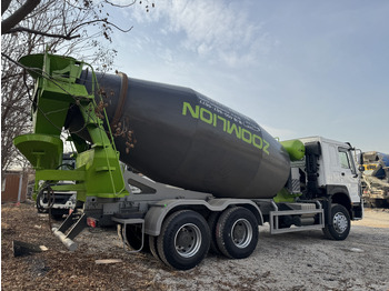 Concrete mixer truck HOWO: picture 3