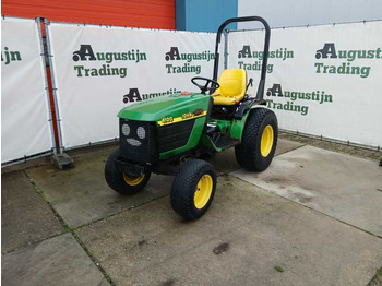 Farm tractor JOHN DEERE