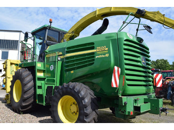 Forage harvester John Deere 7400: picture 3