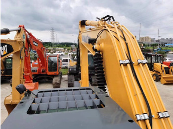 Crawler excavator Komatsu PC200-8: picture 5