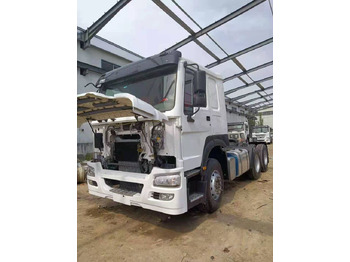 Tractor unit SINOTRUK HOWO