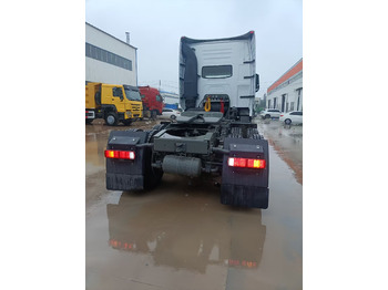 Tractor unit SINOTRUK HOWO: picture 4