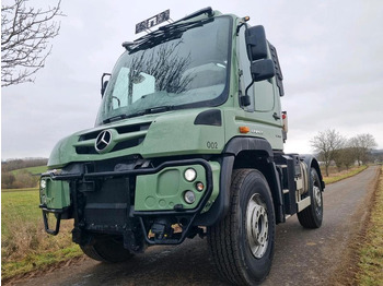 Cab chassis truck UNIMOG
