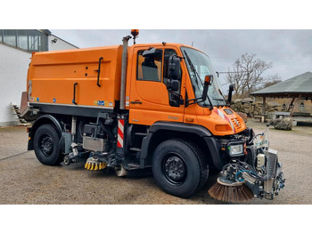 Road sweeper UNIMOG U400
