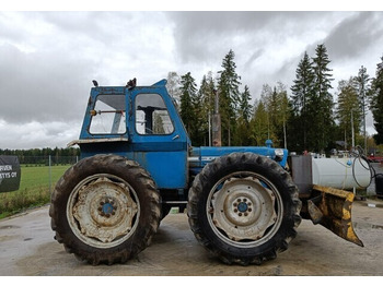 Farm tractor Ford County 754 Super 4 - VIDEO: picture 3