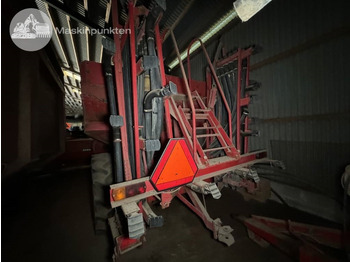Fertilizer spreader